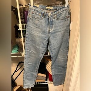 Levi’s Wedgie size 27